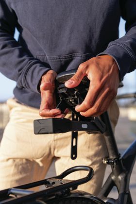 Abus SH-SF Adapter für Sattelbefestigung inkl. Regenabdeckung