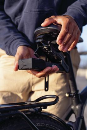 Abus SH-SF Adapter für Sattelbefestigung inkl. Regenabdeckung