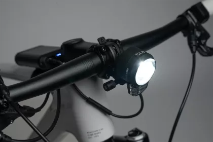 Cube ACID Frontlicht PRO-E 200 HB PowerBank black´n´space grey